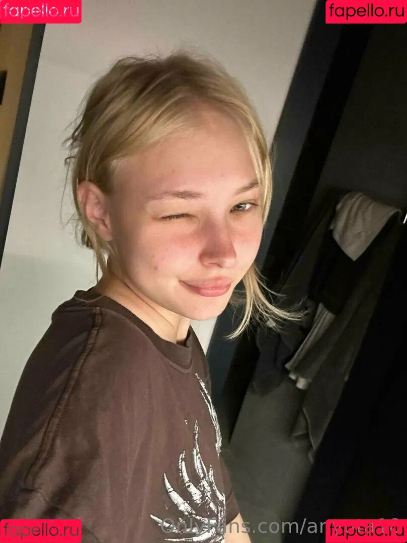 anyuta18 / anyuta18.04 Onlyfans Photo Gallery 