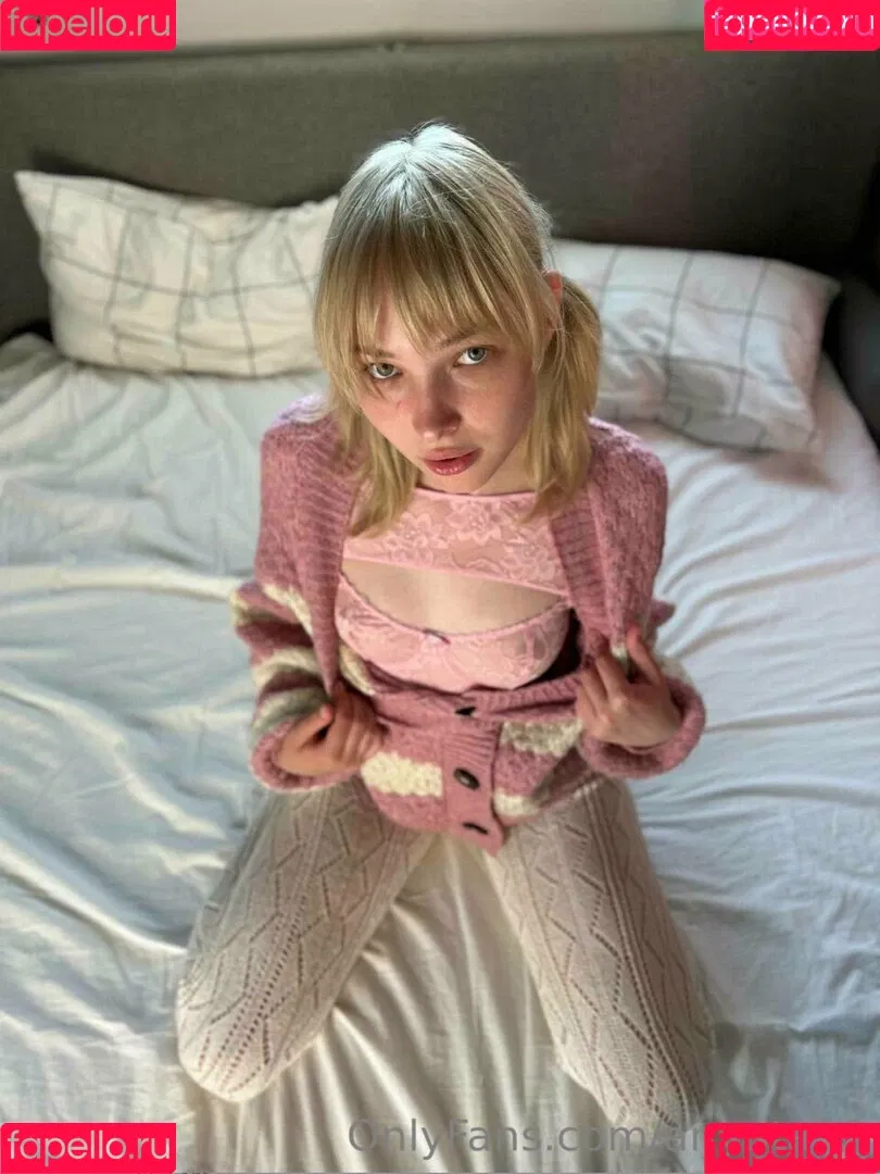 anyuta18 / anyuta18.04 Onlyfans Photo Gallery 