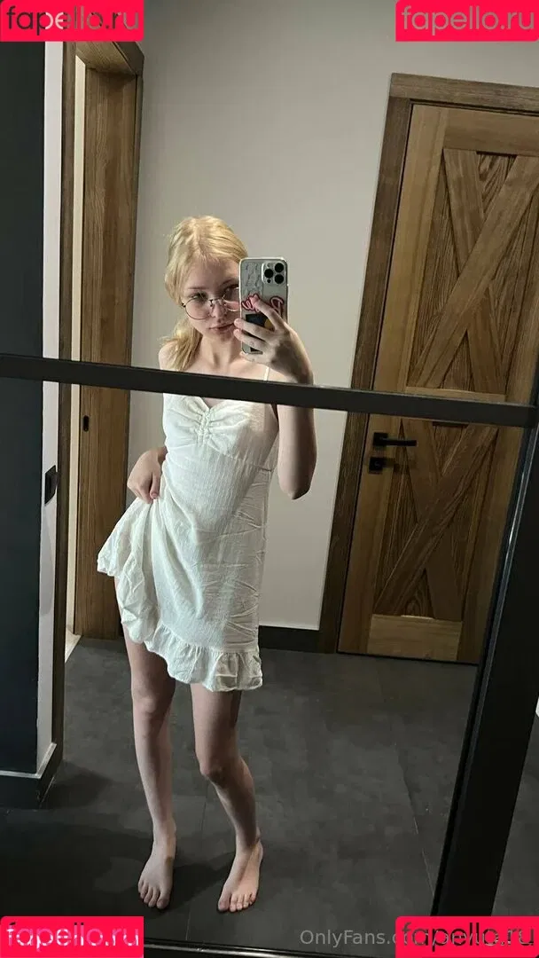 anyuta18 / anyuta18.04 Onlyfans Photo Gallery 