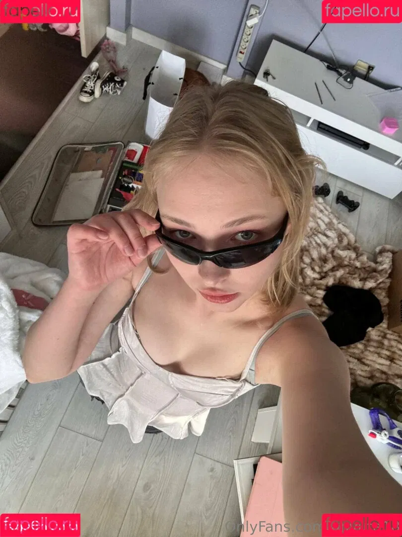 anyuta18 / anyuta18.04 Onlyfans Photo Gallery 