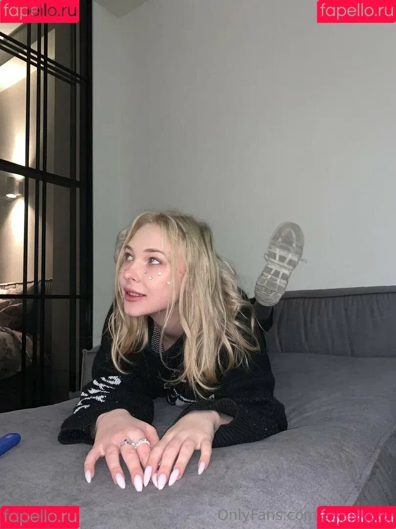 anyuta18 / anyuta18.04 Onlyfans Photo Gallery 