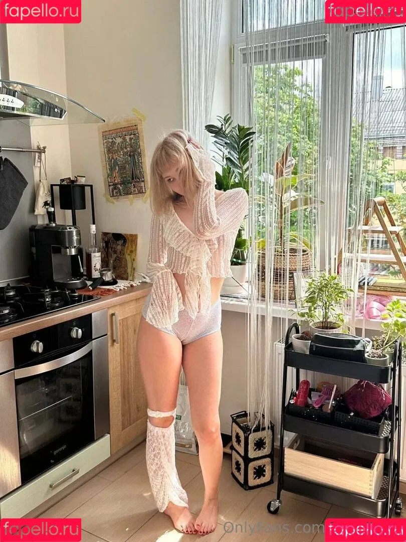 anyuta18 / anyuta18.04 Onlyfans Photo Gallery 