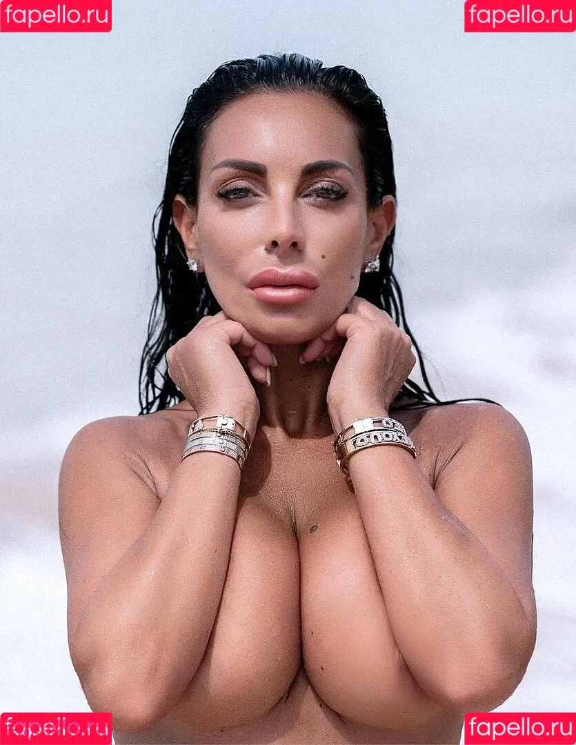 Silvia Iacucci / silvia_iacucci / silviaiacucci Onlyfans Photo Gallery 