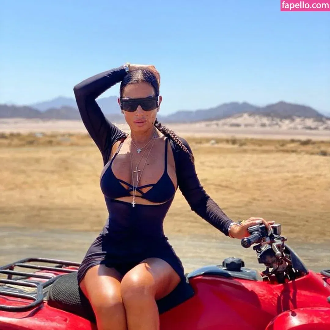 Silvia Iacucci / silvia_iacucci / silviaiacucci Onlyfans Photo Gallery 