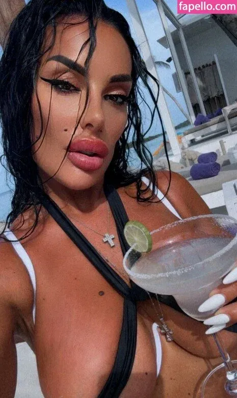 Silvia Iacucci / silvia_iacucci / silviaiacucci Onlyfans Photo Gallery 