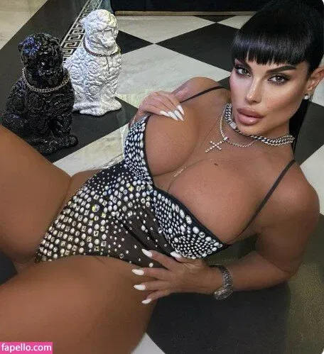 Silvia Iacucci / silvia_iacucci / silviaiacucci Onlyfans Photo Gallery 