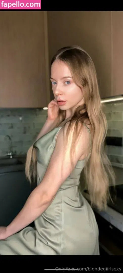 blondegiirlsexy / blondieegirls Onlyfans Photo Gallery 