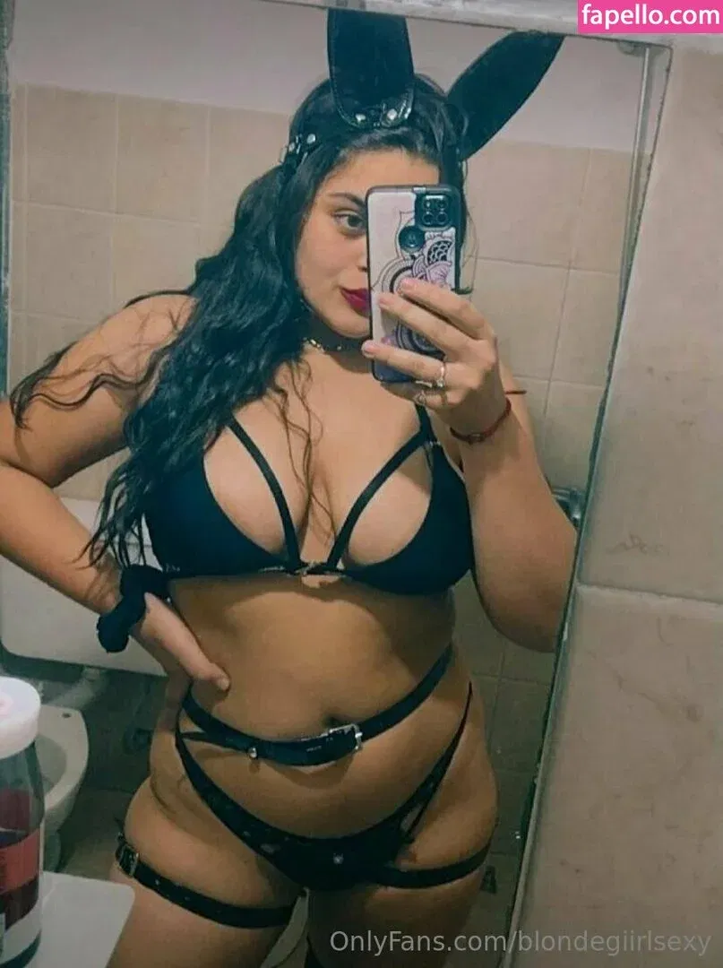 blondegiirlsexy / blondieegirls Onlyfans Photo Gallery 