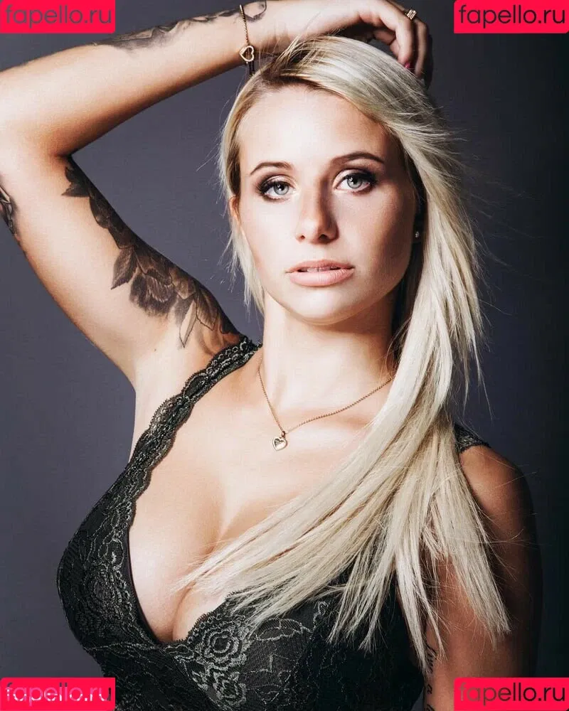 Carina Spack / carina_spack Onlyfans Photo Gallery 