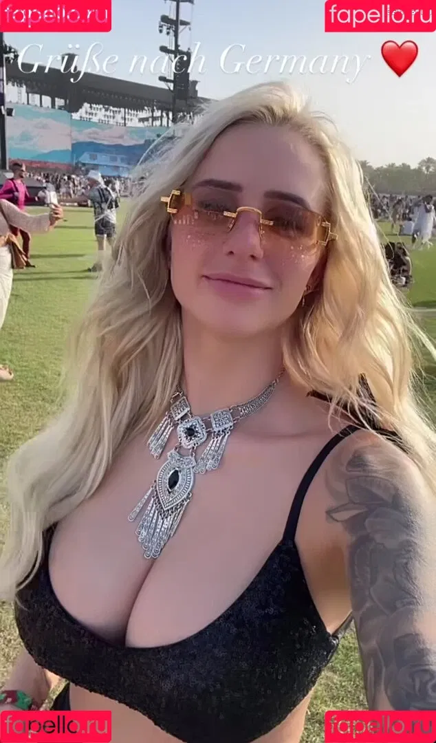 Carina Spack / carina_spack Onlyfans Photo Gallery 