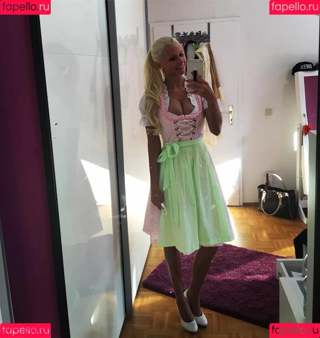 Carina Spack / carina_spack Onlyfans Photo Gallery 