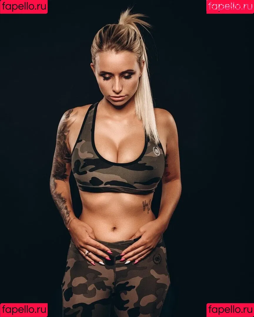Carina Spack / carina_spack Onlyfans Photo Gallery 