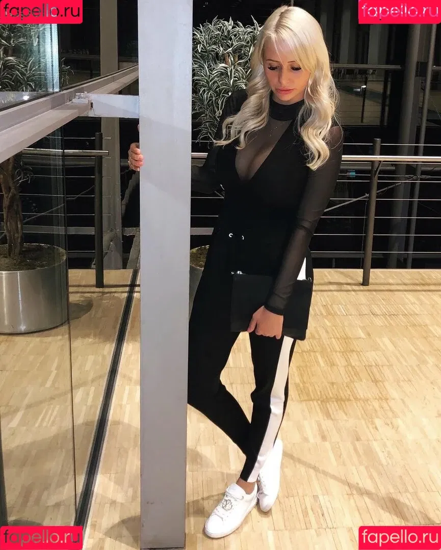 Carina Spack / carina_spack Onlyfans Photo Gallery 