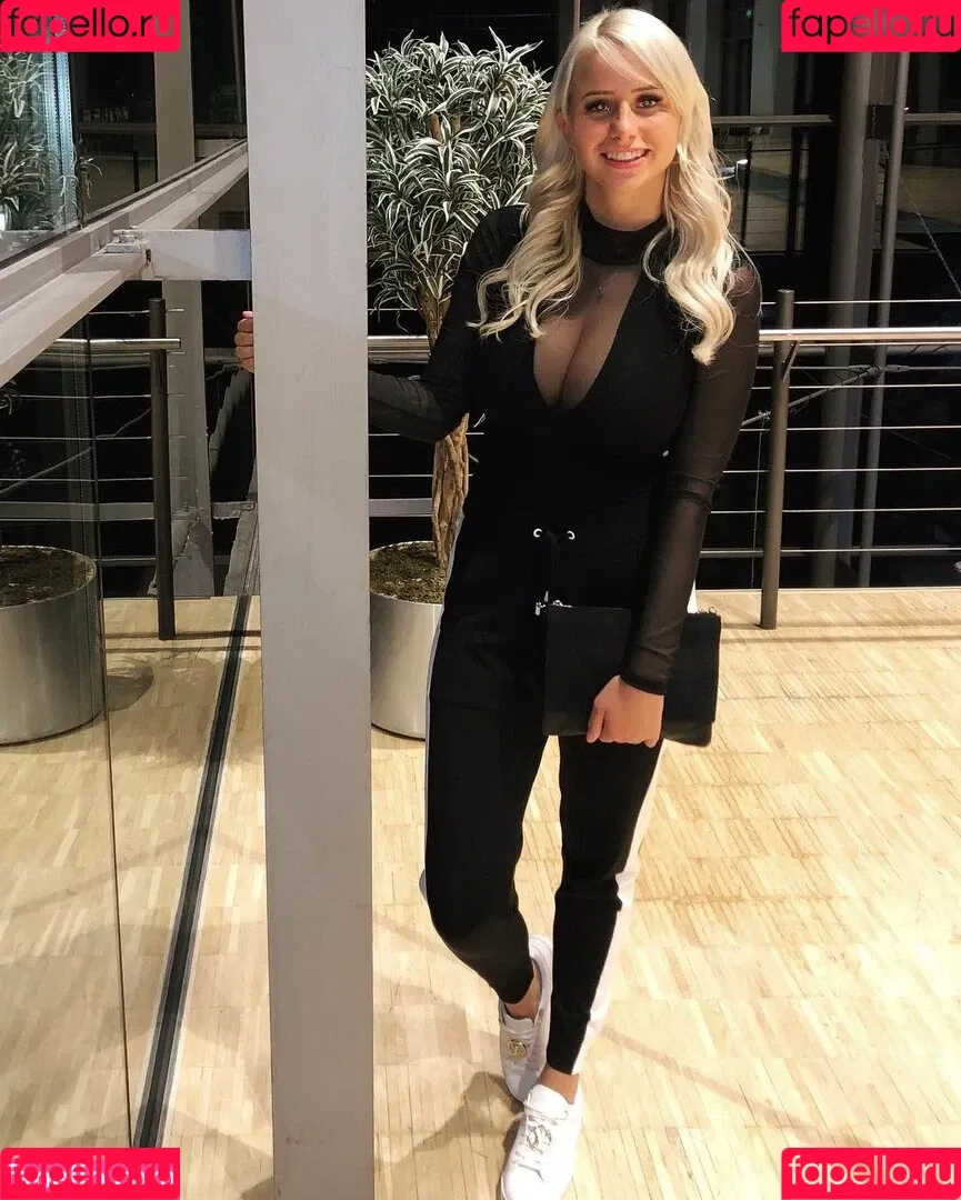 Carina Spack / carina_spack Onlyfans Photo Gallery 