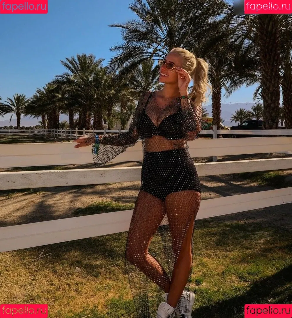 Carina Spack / carina_spack Onlyfans Photo Gallery 