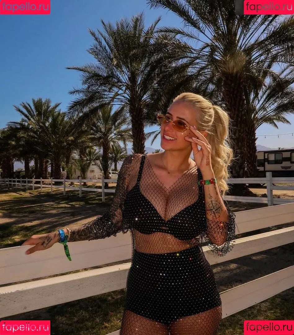 Carina Spack / carina_spack Onlyfans Photo Gallery 