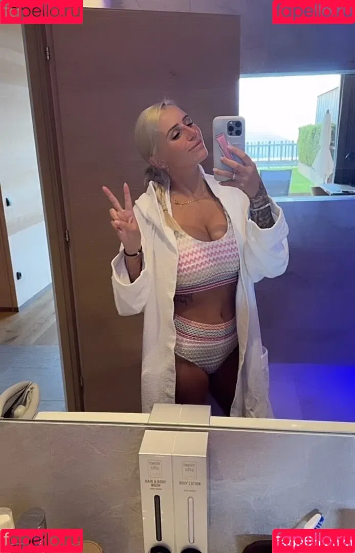 Carina Spack / carina_spack Onlyfans Photo Gallery 