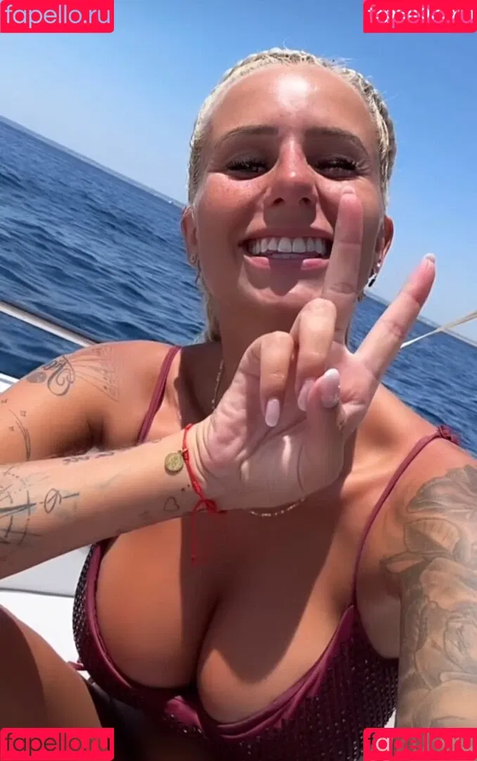 Carina Spack / carina_spack Onlyfans Photo Gallery 