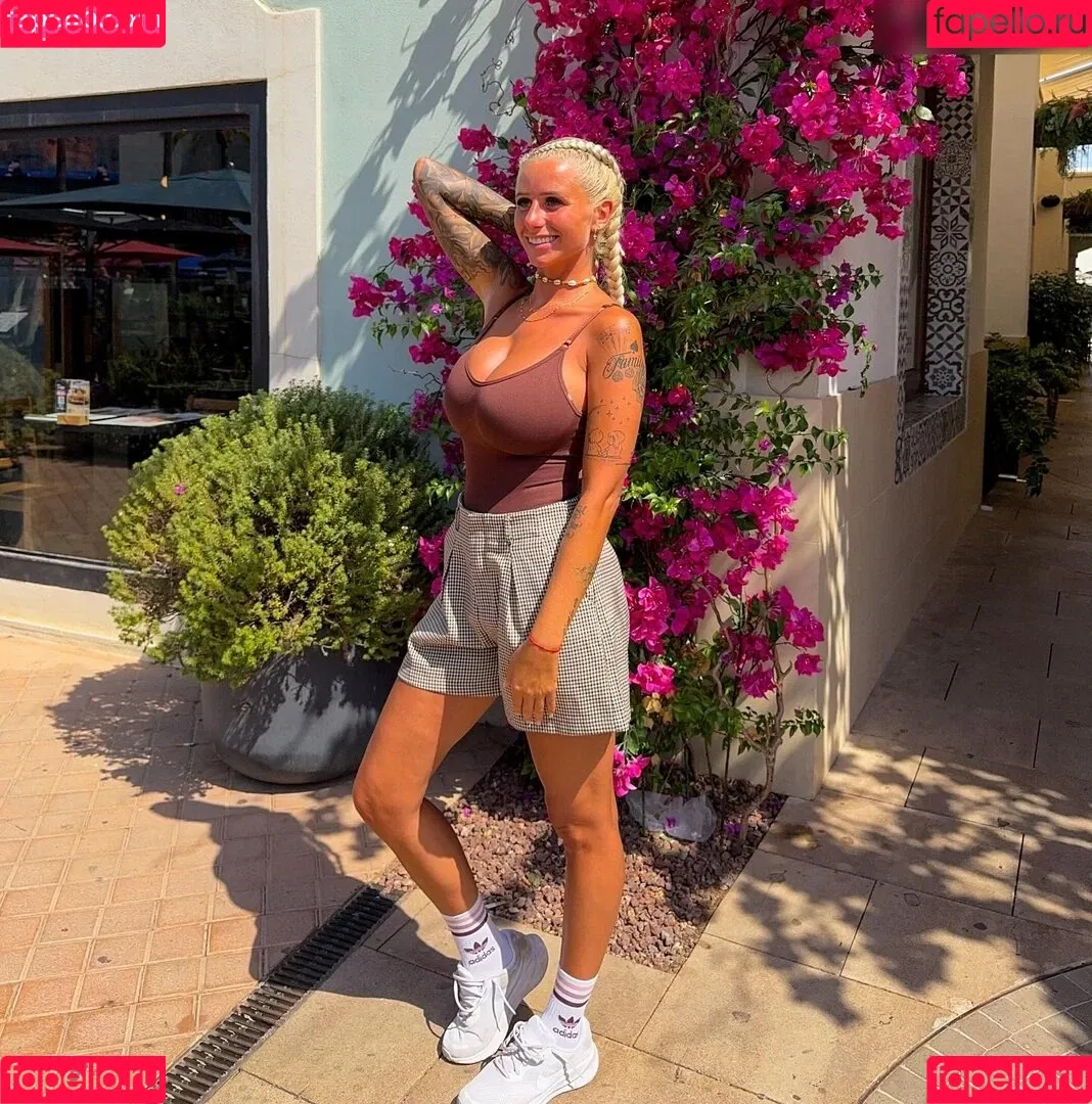 Carina Spack / carina_spack Onlyfans Photo Gallery 
