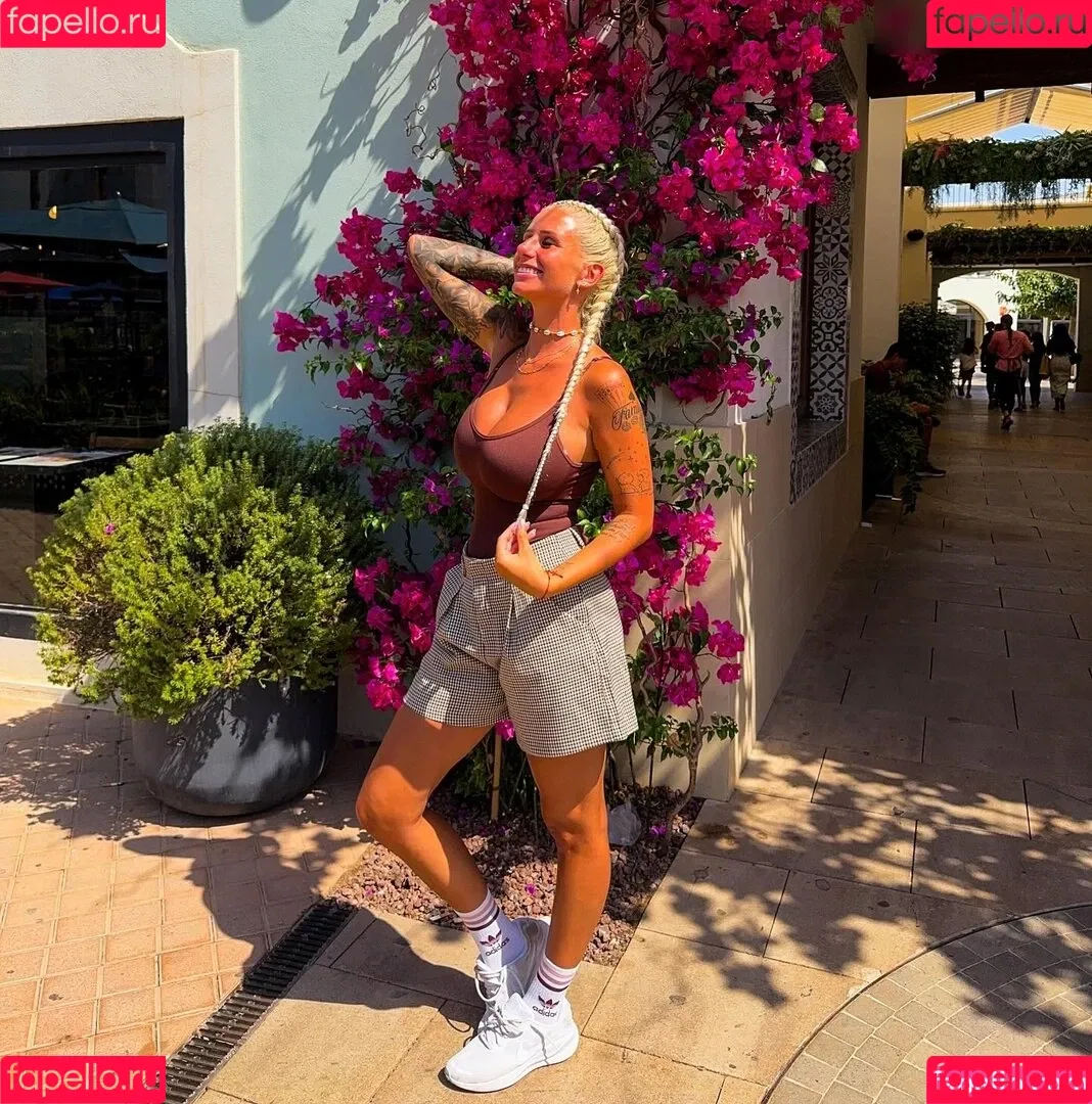 Carina Spack / carina_spack Onlyfans Photo Gallery 