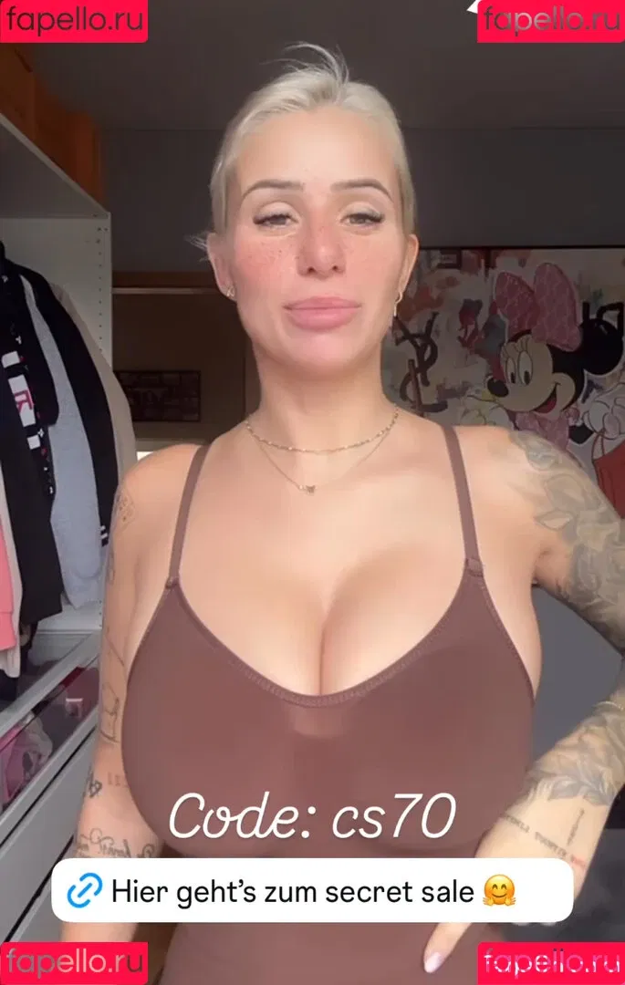 Carina Spack / carina_spack Onlyfans Photo Gallery 