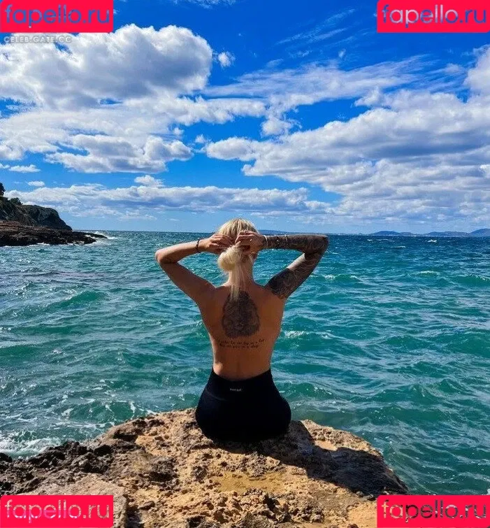 Carina Spack / carina_spack Onlyfans Photo Gallery 