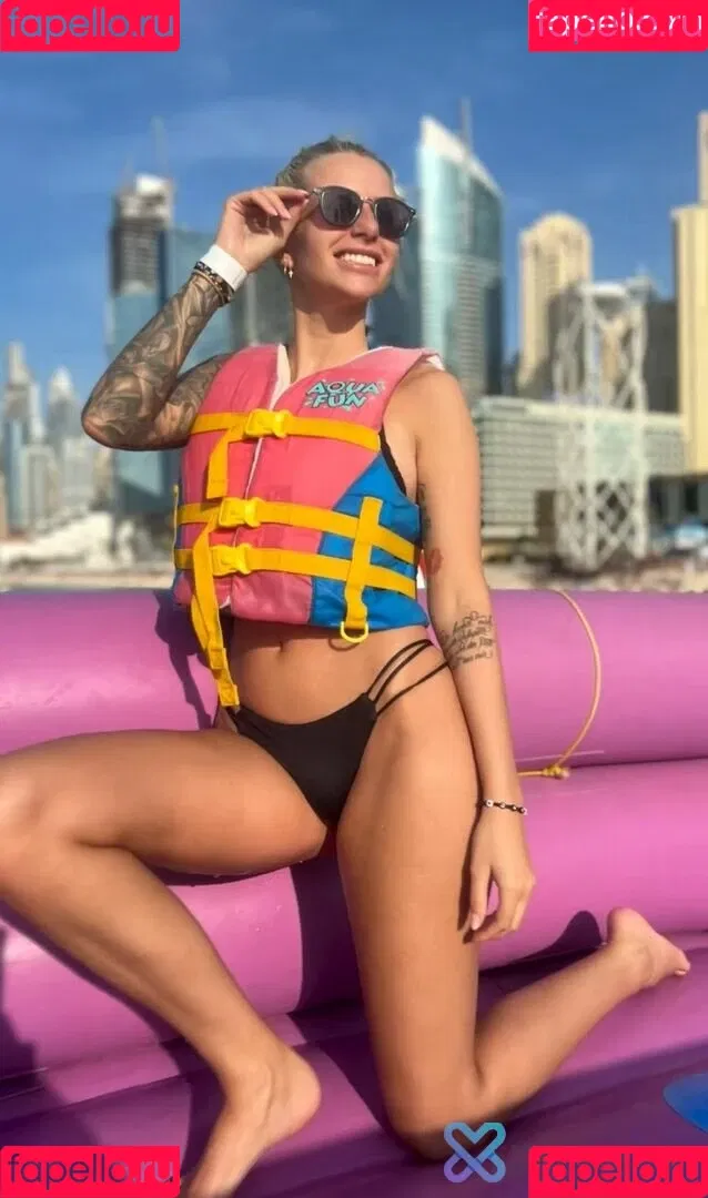 Carina Spack / carina_spack Onlyfans Photo Gallery 
