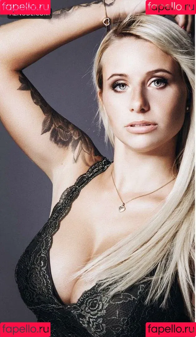 Carina Spack / carina_spack Onlyfans Photo Gallery 
