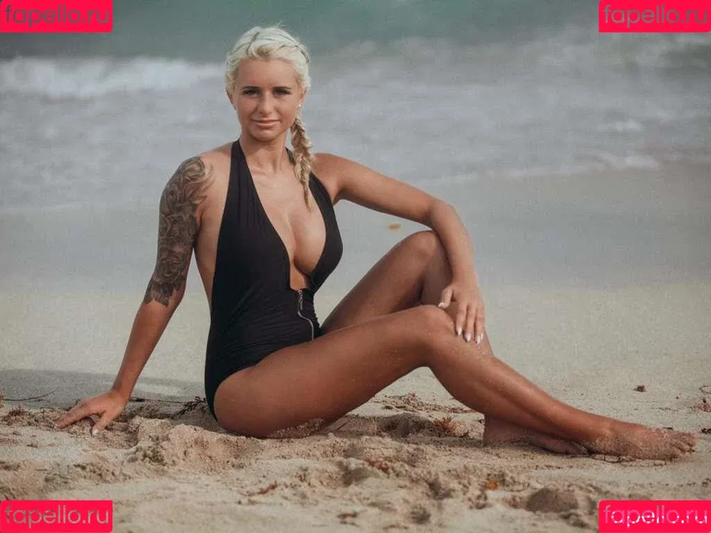 Carina Spack / carina_spack Onlyfans Photo Gallery 