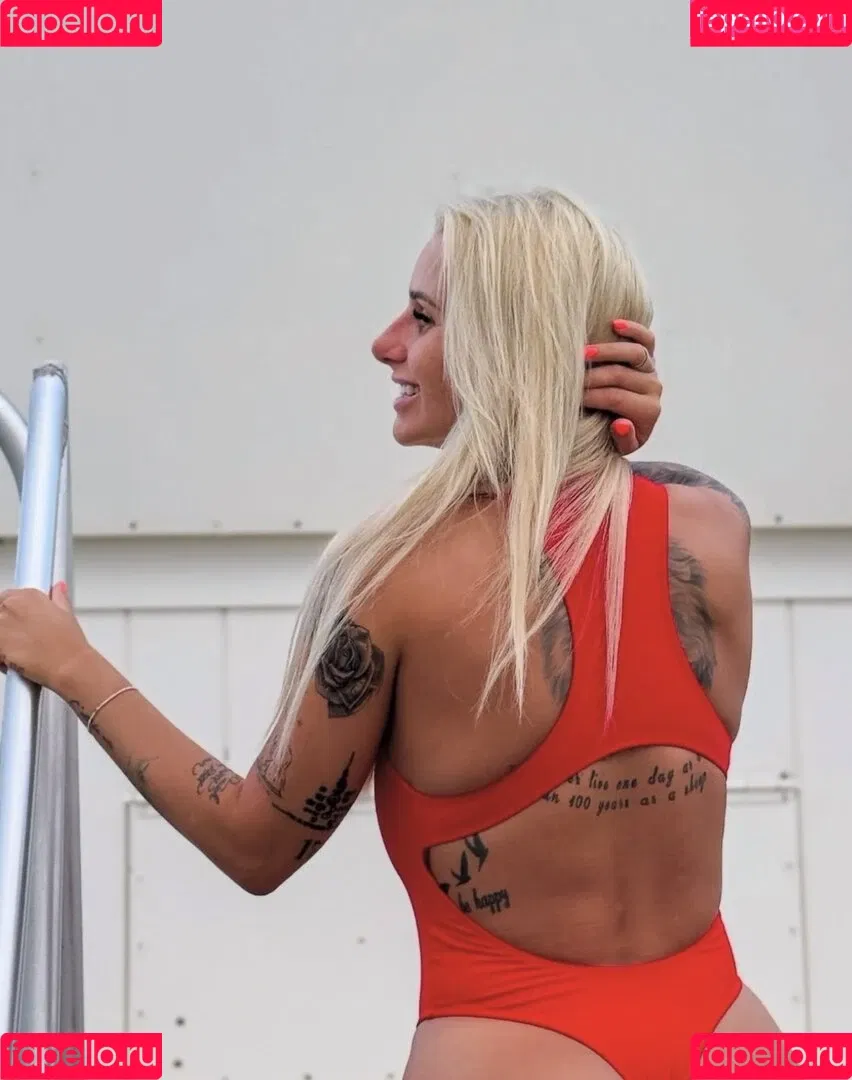 Carina Spack / carina_spack Onlyfans Photo Gallery 