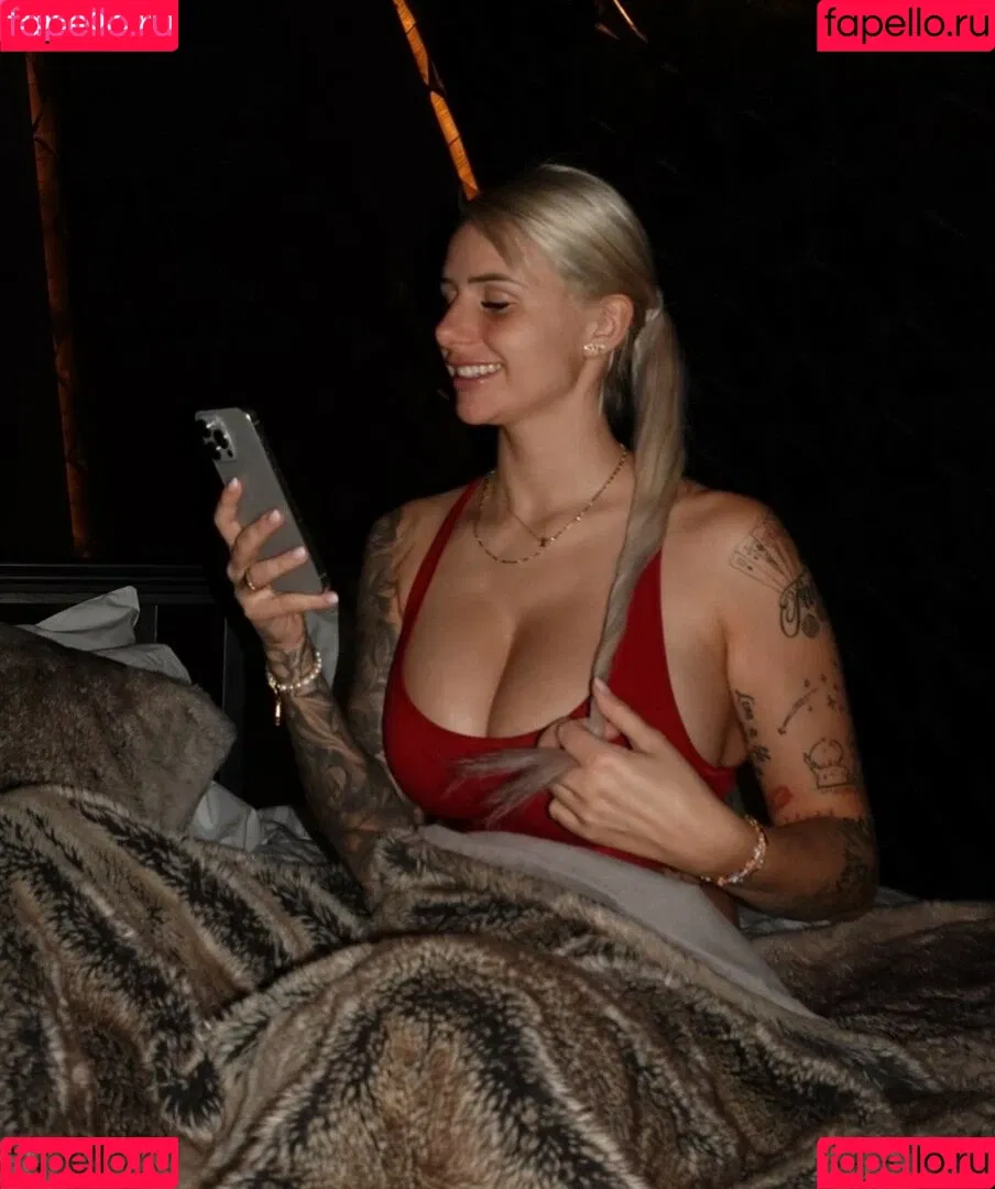 Carina Spack / carina_spack Onlyfans Photo Gallery 