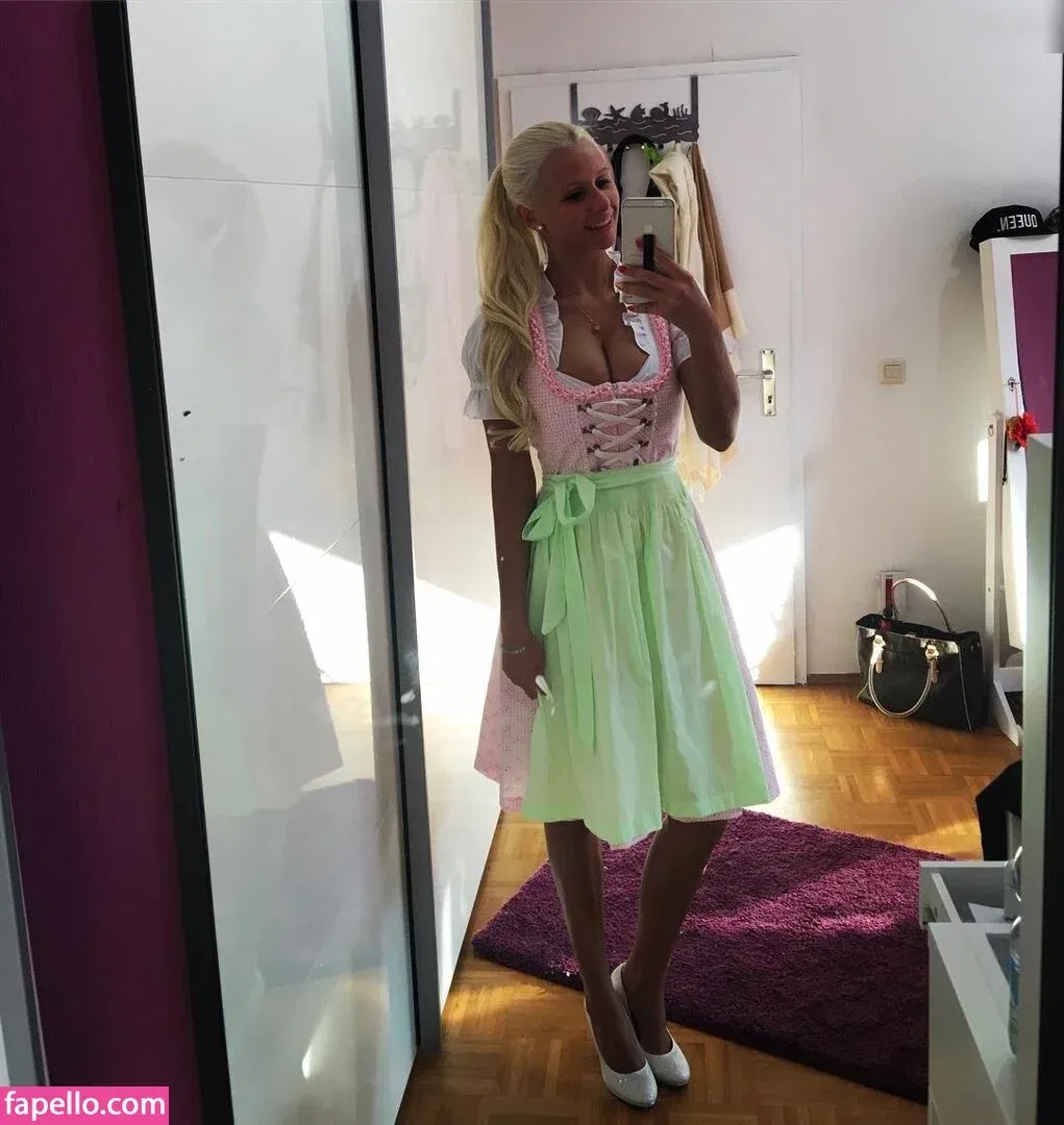 Carina Spack / carina_spack Onlyfans Photo Gallery 