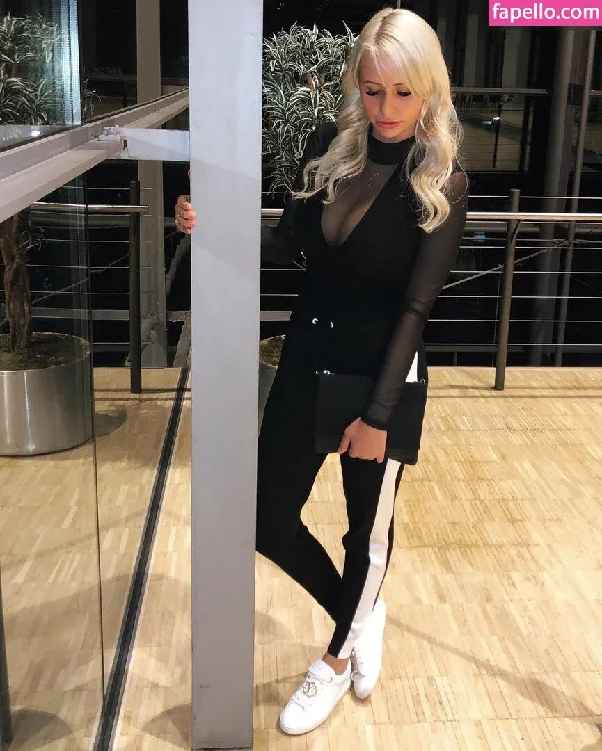 Carina Spack / carina_spack Onlyfans Photo Gallery 