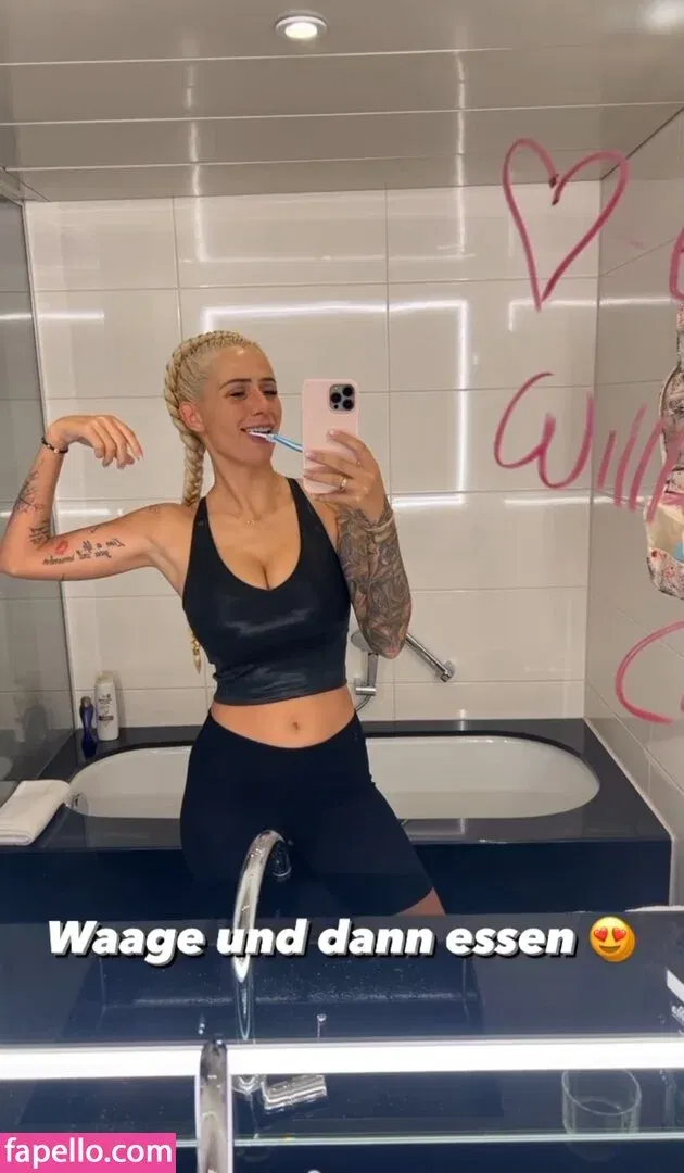 Carina Spack / carina_spack Onlyfans Photo Gallery 