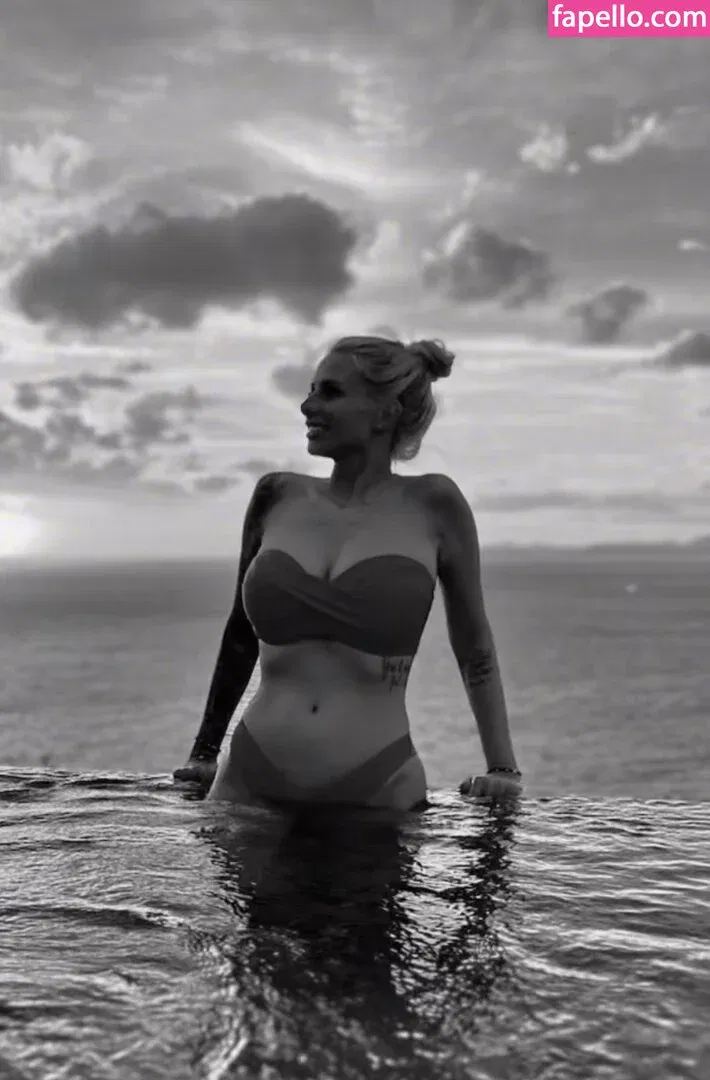 Carina Spack / carina_spack Onlyfans Photo Gallery 