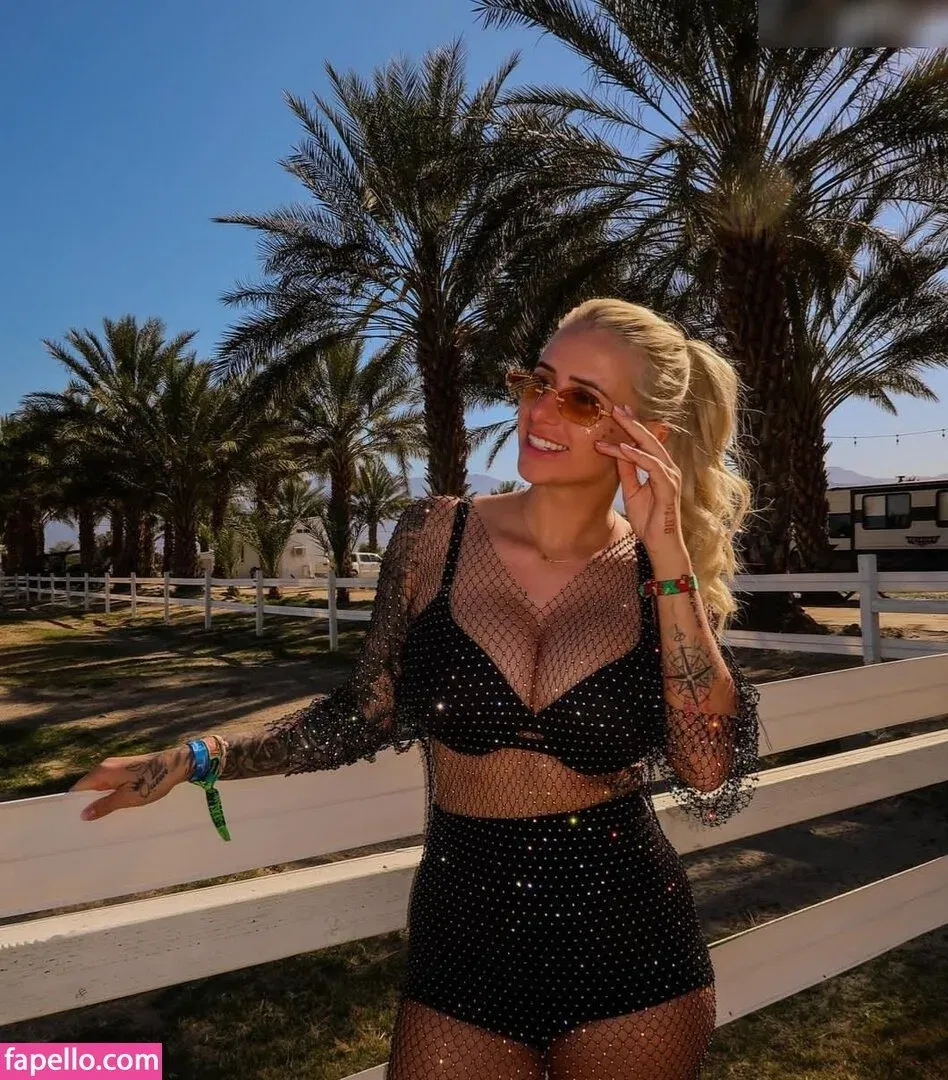 Carina Spack / carina_spack Onlyfans Photo Gallery 