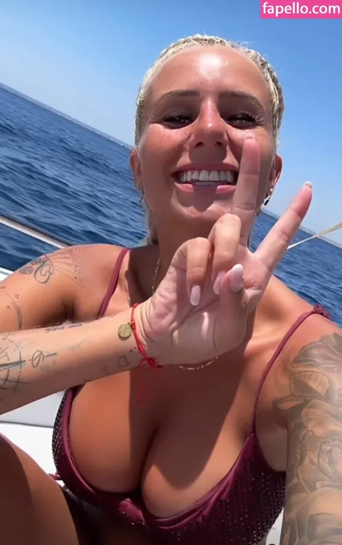 Carina Spack / carina_spack Onlyfans Photo Gallery 