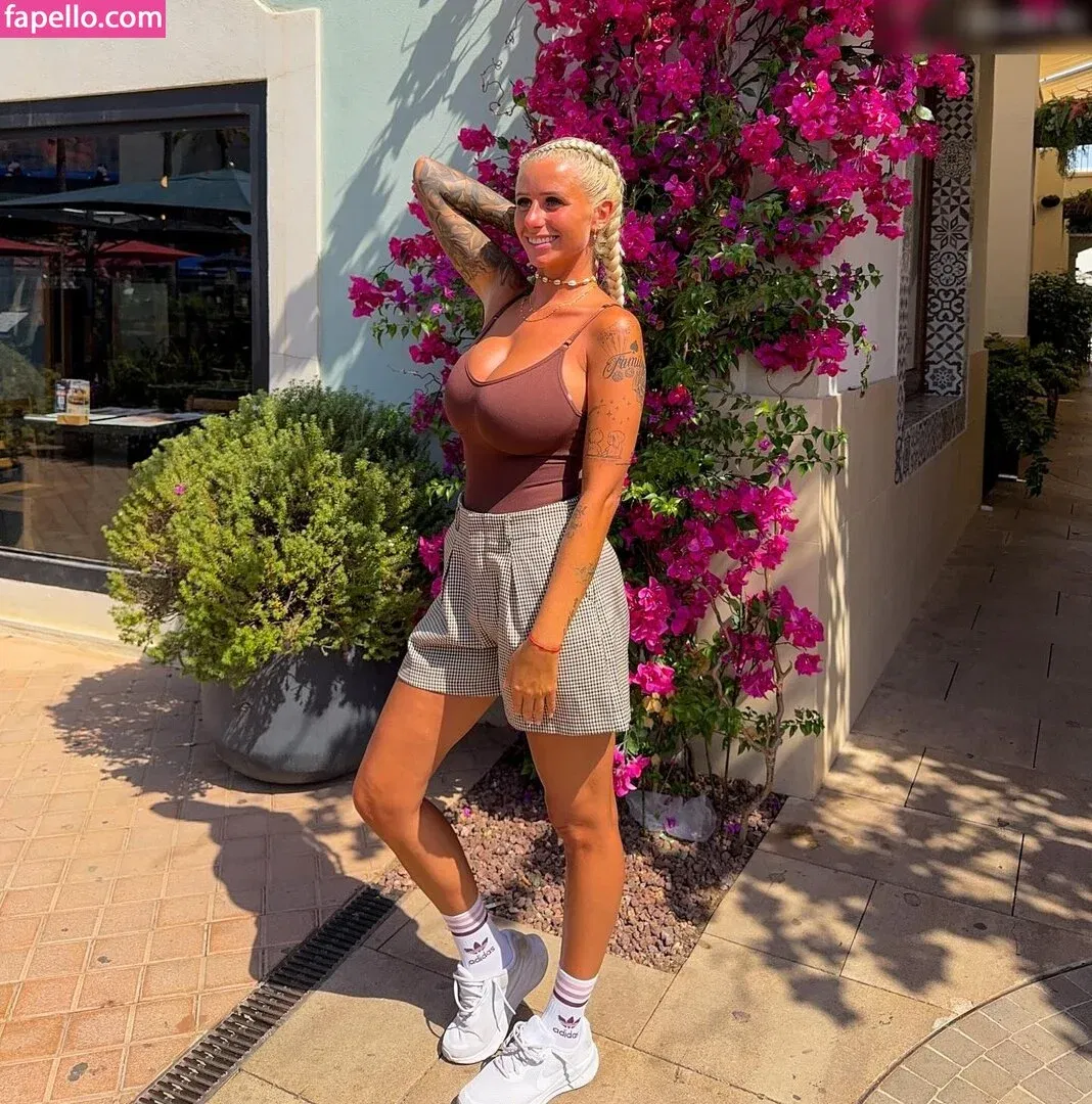 Carina Spack / carina_spack Onlyfans Photo Gallery 