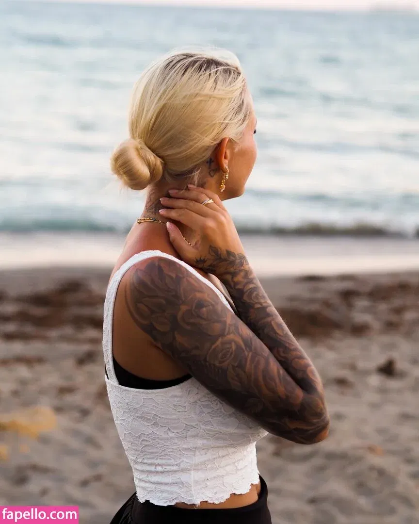 Carina Spack / carina_spack Onlyfans Photo Gallery 