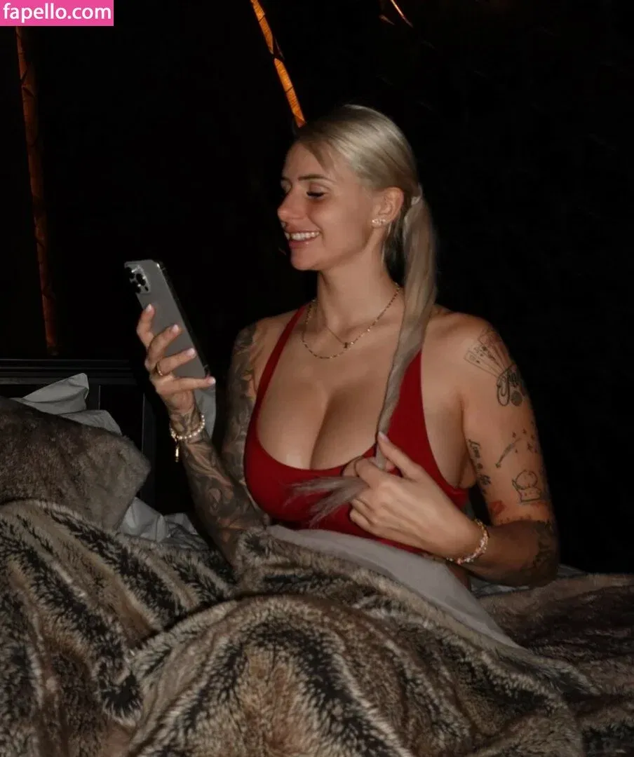 Carina Spack / carina_spack Onlyfans Photo Gallery 