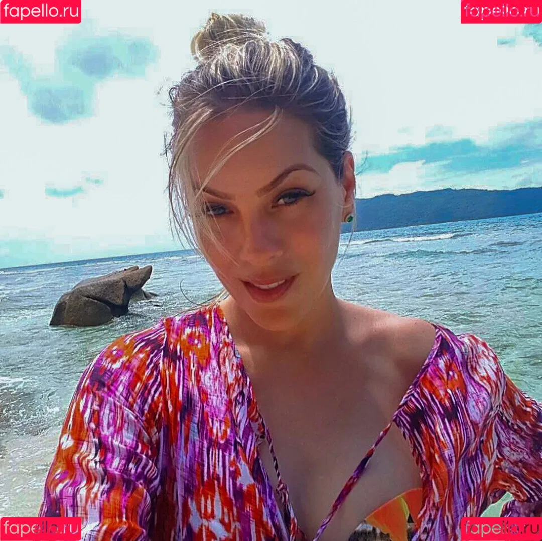 Renata Fan / renatafan Onlyfans Photo Gallery 