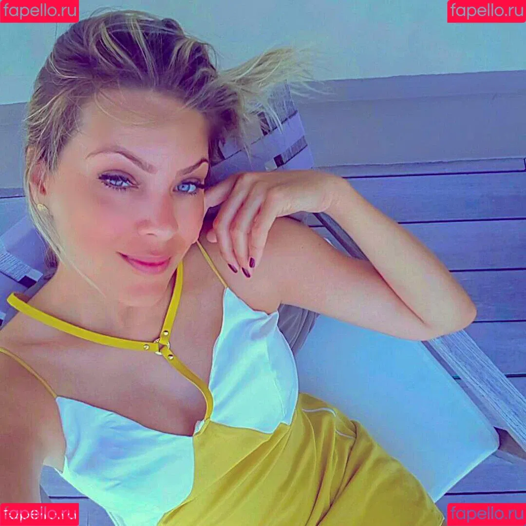 Renata Fan / renatafan Onlyfans Photo Gallery 