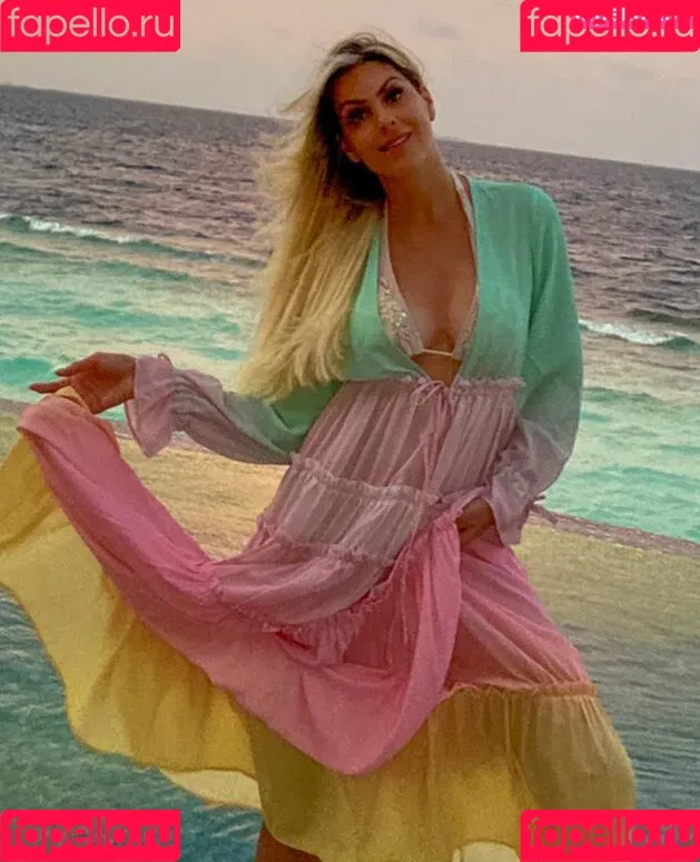 Renata Fan / renatafan Onlyfans Photo Gallery 