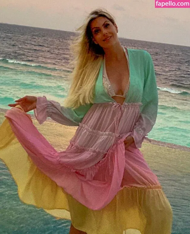 Renata Fan / renatafan Onlyfans Photo Gallery 