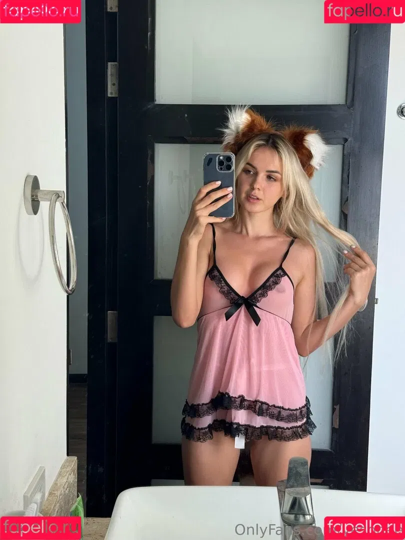 / ariaaback / arialll / yesonee Onlyfans Photo Gallery 