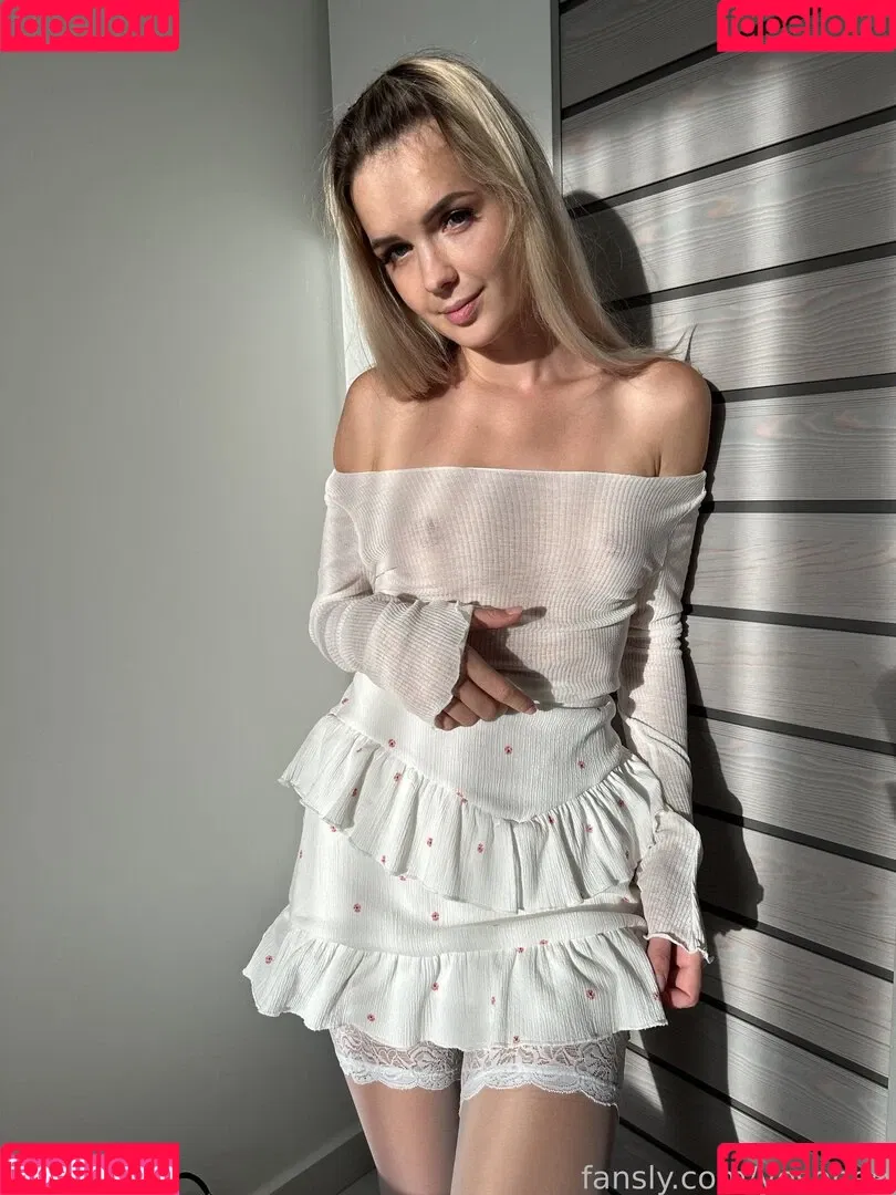 / ariaaback / arialll / yesonee Onlyfans Photo Gallery 