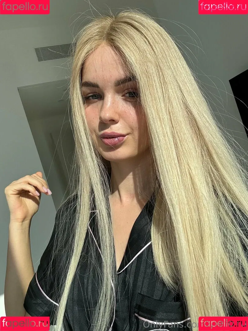 / ariaaback / arialll / yesonee Onlyfans Photo Gallery 