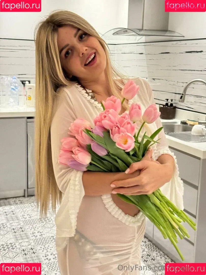 / ariaaback / arialll / yesonee Onlyfans Photo Gallery 