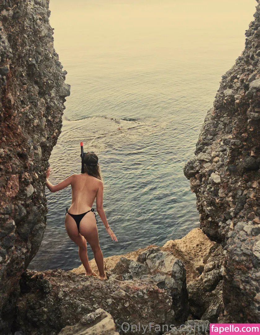 / ariaaback / arialll / yesonee Onlyfans Photo Gallery 