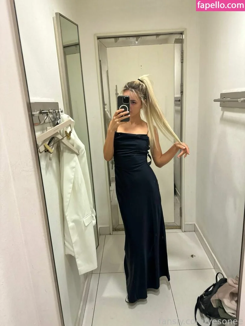 / ariaaback / arialll / yesonee Onlyfans Photo Gallery 